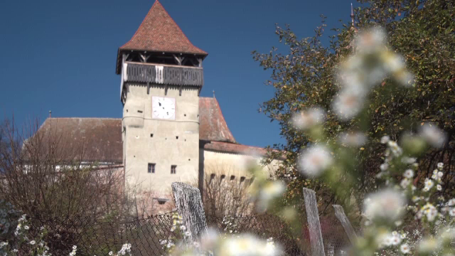 Un sat din Transilvania a renăscut cu ajutorul fondurilor și voluntarilor din Liechtenstein