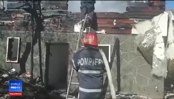 O casă din județul Brașov a luat foc în urma unui scurtcircuit