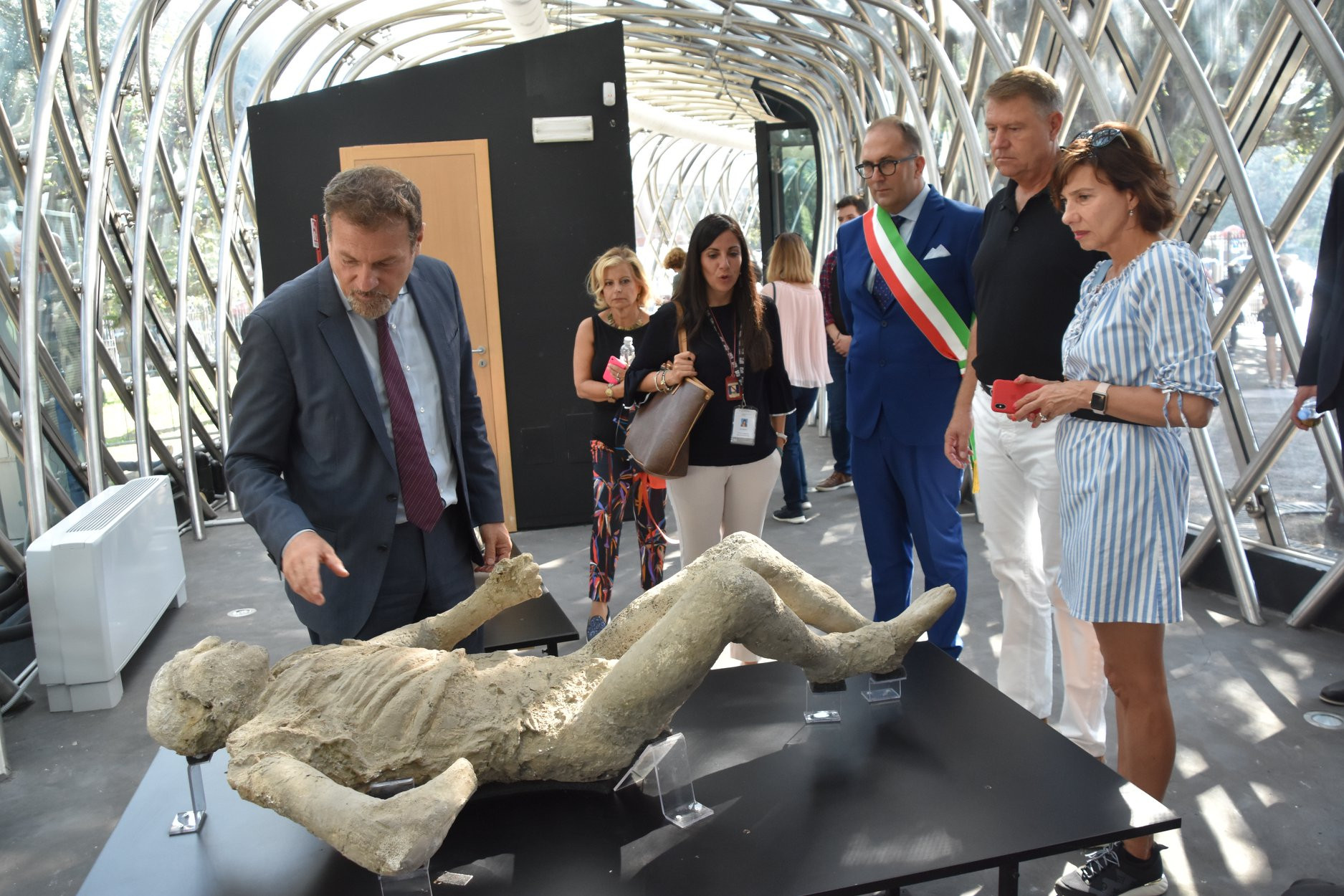 Klaus Iohannis și prima doamnă, în vizită la Pompei. GALERIE FOTO