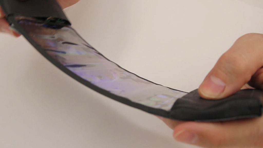 iLikeIT: Următoarea revoluție așteptată la telefoane: ecranele flexibile