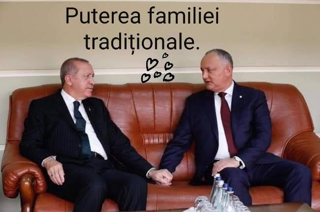 Glumele moldovenilor după poza în care Dodon și Erdogan se țin de mână flancați de soții