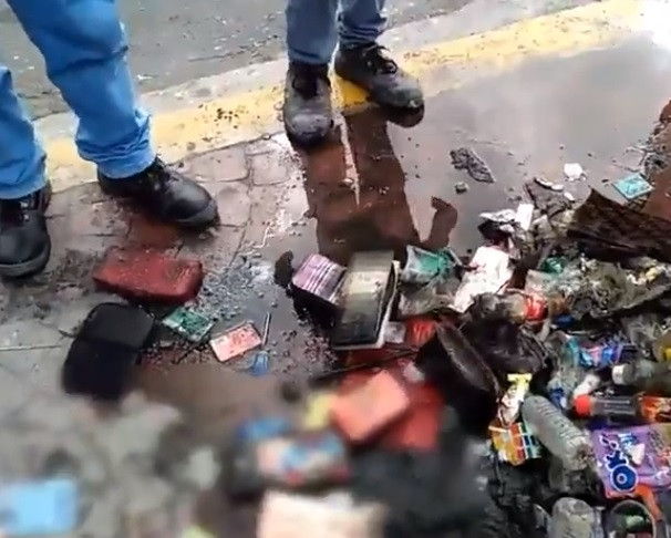 Zeci de portofele, găsite într-o conductă de către muncitori de la salubritate. Ce conțineau. VIDEO