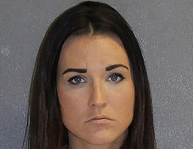 Cum au aflat părinții unui copil de 14 ani că fiul lor are o relație cu una dintre profesoarele de la liceu