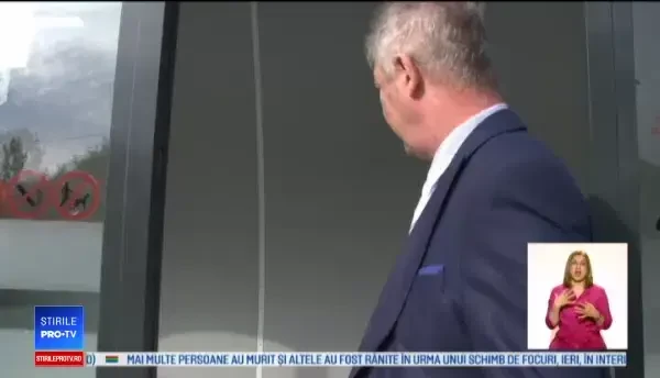 Singura comună din România cu stații de autobuz moderne și mașină de poliție electrică. Nemulțumirile localnicilor