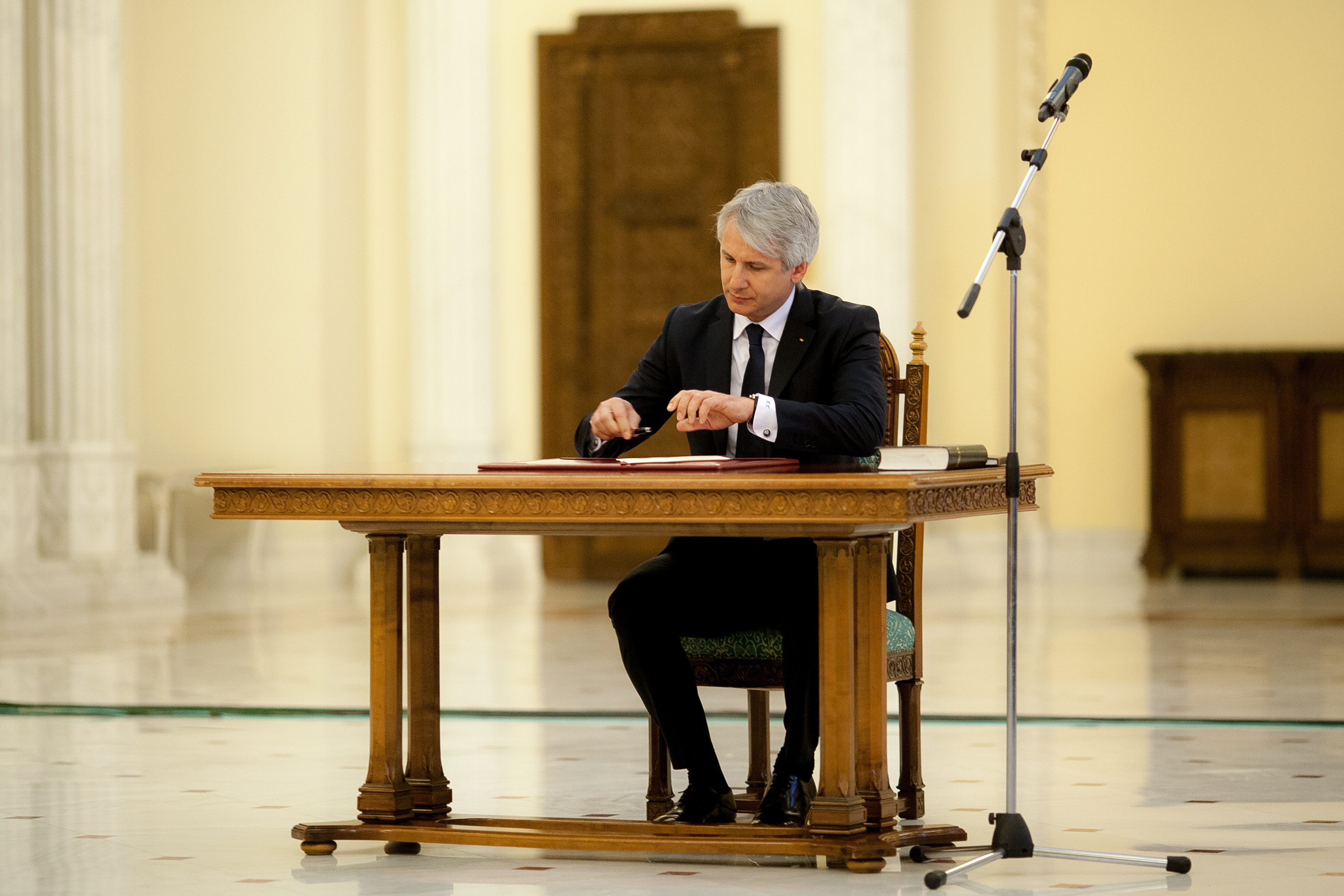 Teodorovici: Administraţia Prezidenţială nu a mai cerut bani la a 2-a rectificare bugetară