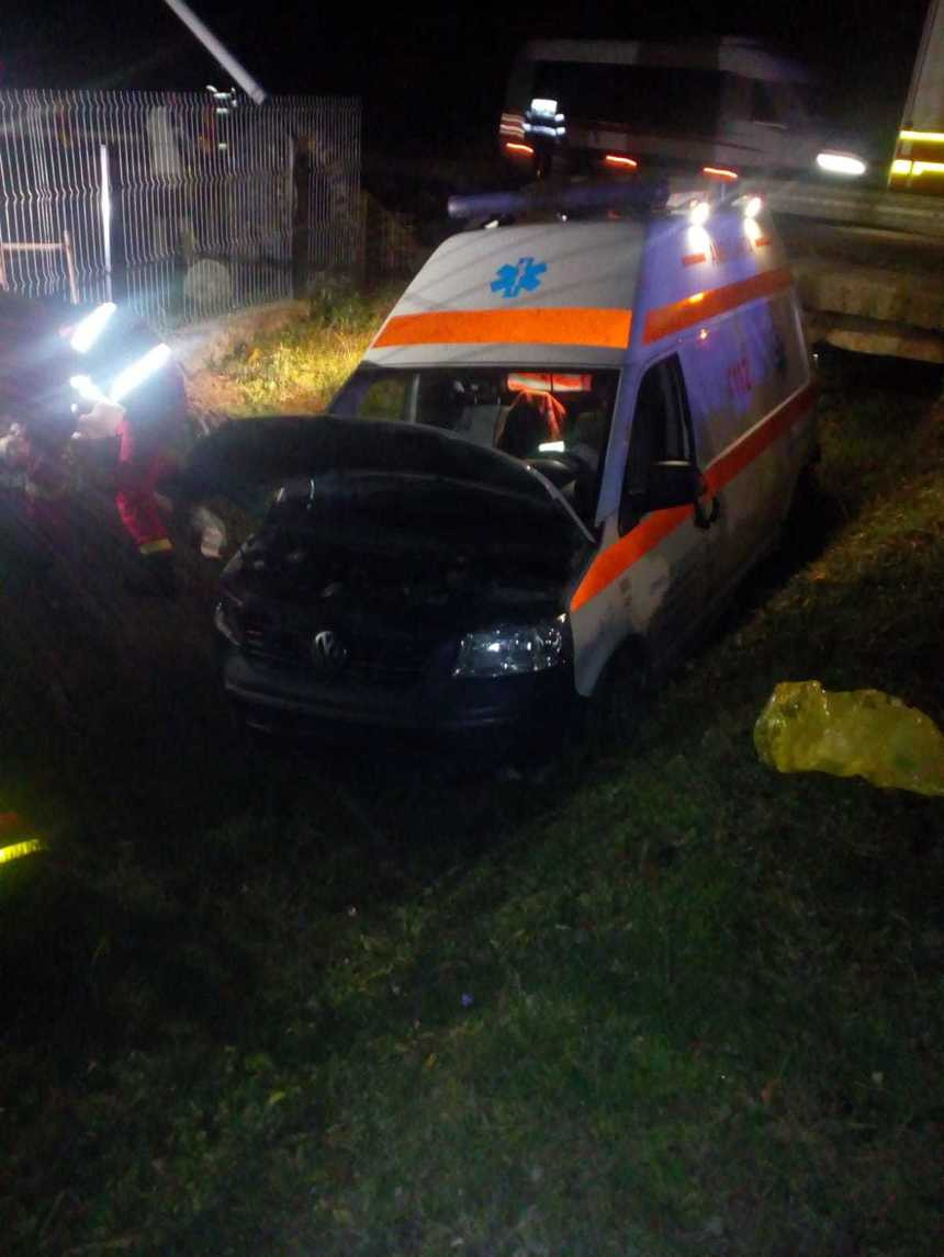 Accident grav în Sălaj. O femeie care era transportată cu ambulanța a murit