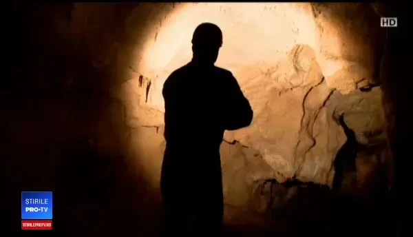 Cine se ocupă de cultura României. Kelemen Hunor, prins în timp ce semnează la o ședintă la care nu a fost. Păi ce să fac?