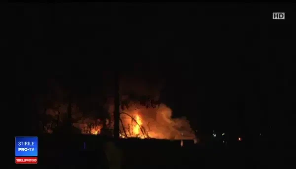 Incendiu uriaş în Sibiu. Avioanele care treceau prin zonă au fost alertate