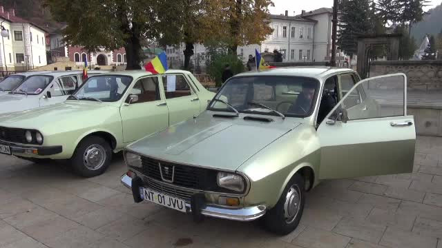 Maşinile vechi, scoase pe străzi. Cât a făcut un şofer cu un autoturism de acum 80 de ani