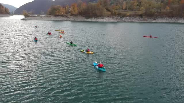 Plimbări cu caiacul, în Prahova. Cât au plătit amatorii de aventură