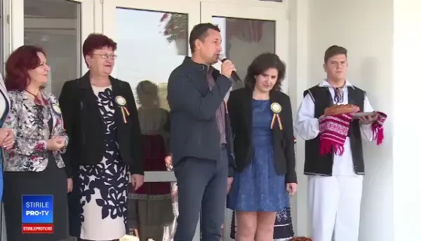 Bibliotecă din Dâmbovița, redeschisă cu dans și muzică. 9.000 de cărți își așteaptă cititorii