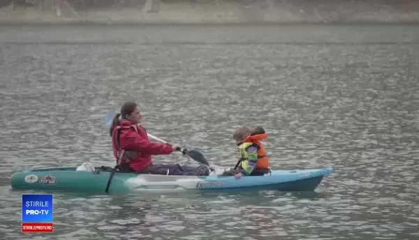 PLimbări cu caiacul, în Prahova. Cât au plătit amatorii de aventură