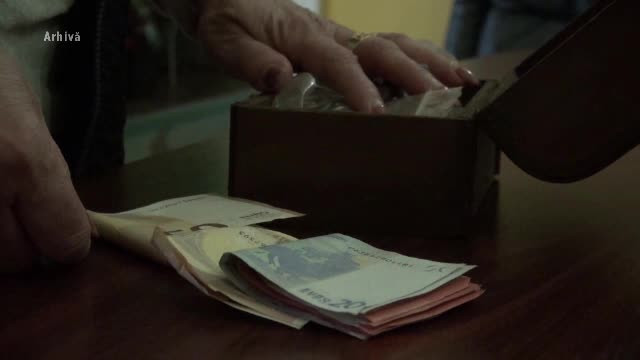 Doi escroci din Slovacia au înșelat un cuplu de pensionari cu 16.000 de lei