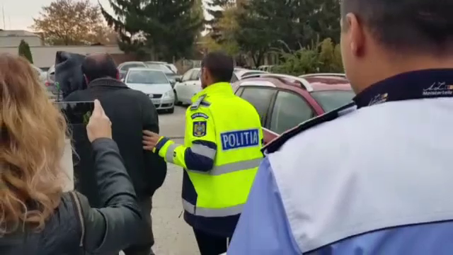 Cu ce alcoolemie a fost prins un șofer de microbuz din Argeș. Explicația bărbatului