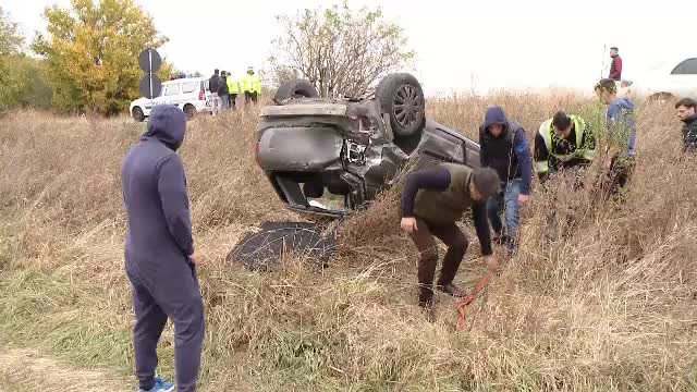 Accident în Arad, după ce doi șoferi au vrut să facă o depășire în același timp