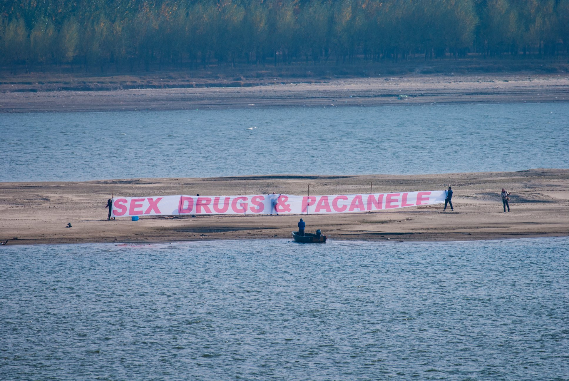 Protest inedit împotriva viceprimarului din Galaţi. De ce nu vrea "sex, droguri şi păcănele"