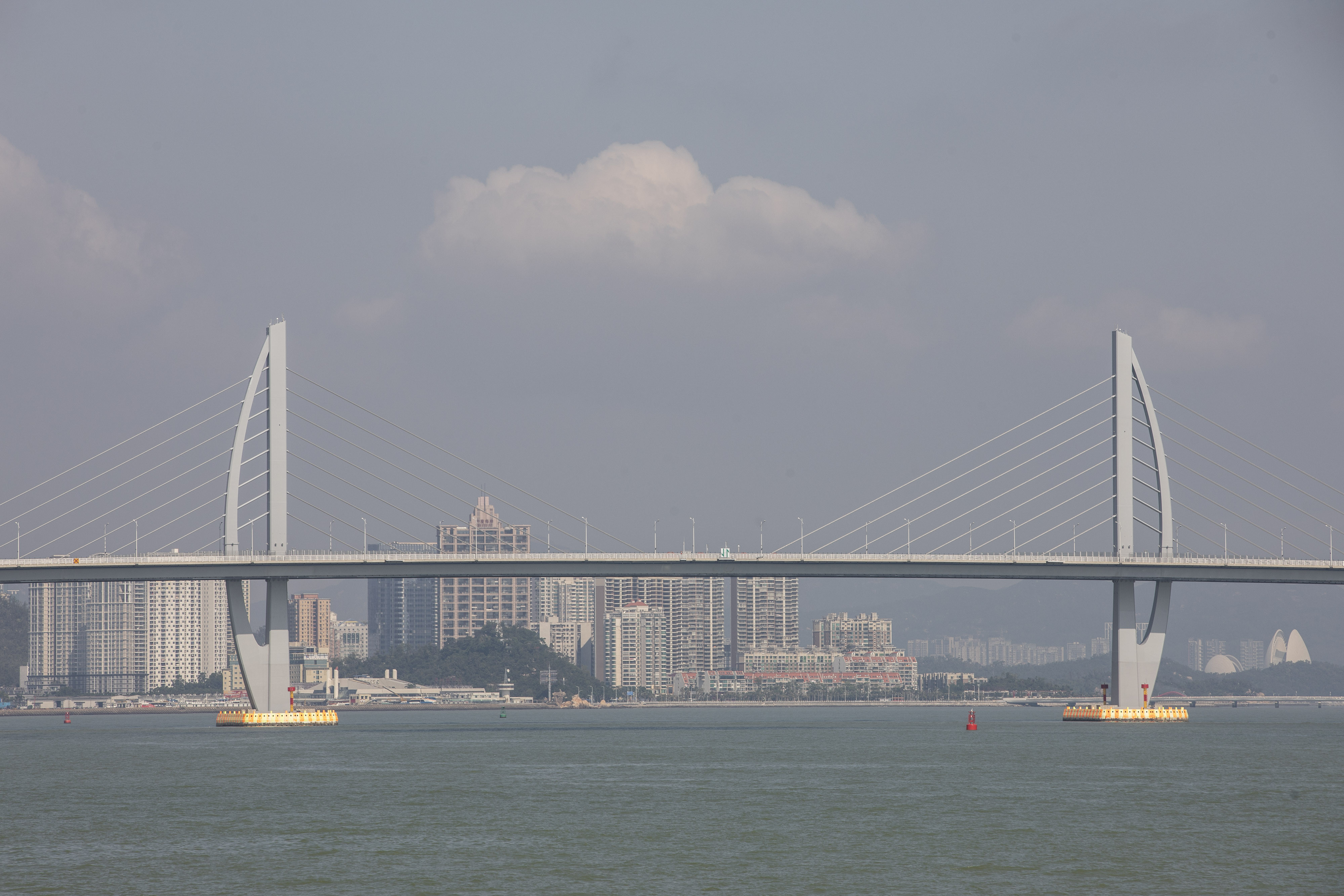 Cel mai lung pod maritim din lume va fi deschis. Nu toți șoferii au voie să circule pe el