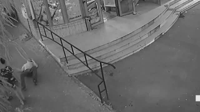 Scene șocante în Tulcea. Polițiștii cer ajutor pentru găsirea unui agresor