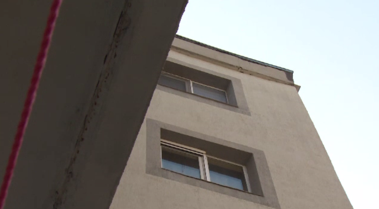 Moarte suspectă în Brașov. O femeie ar fi căzut de la etaj sub privirile unei rude