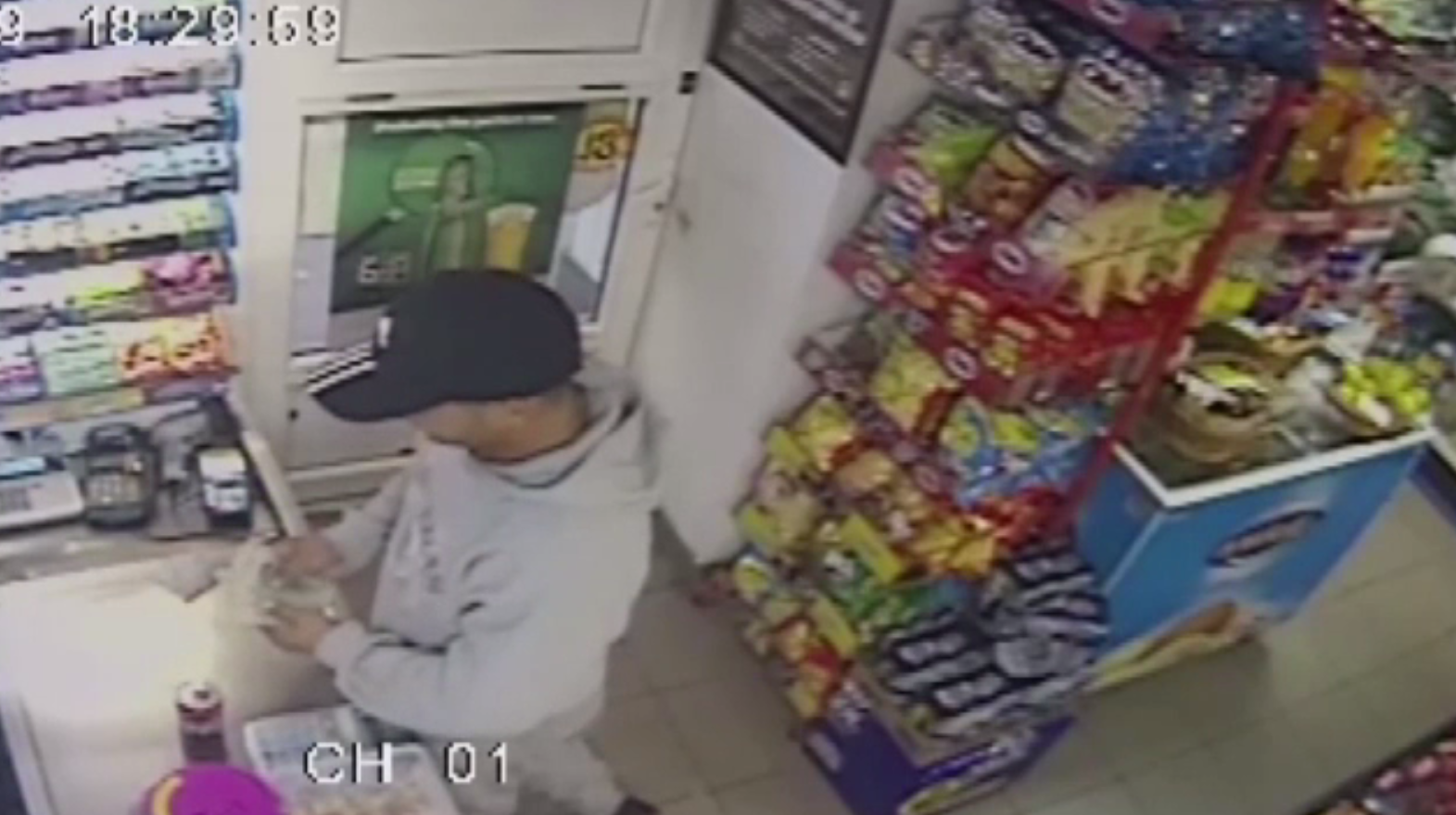 Cum a reușit un hoț să păcălească o vânzătoare din Baia Mare. VIDEO