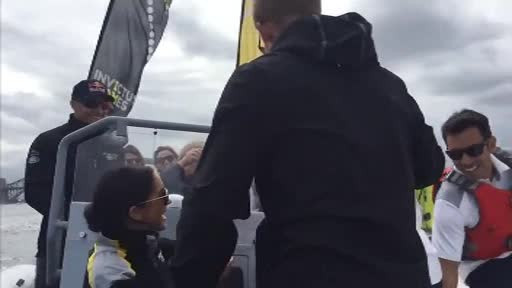 Îmbrățișarea puternică primită de Prințul Harry în turneul său din Australia