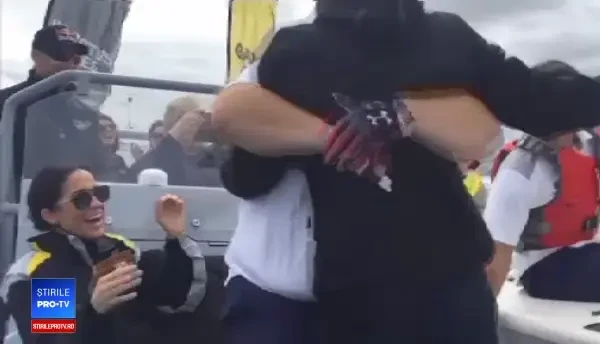 Îmbrățișarea puternică primită de Prințul Harry în turneul său din Australia