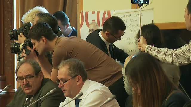 Încă un scandal din cauza legii offshore. "Ia-le de acolo că le rup". "Ce, eşti în Piaţa Victoriei?”