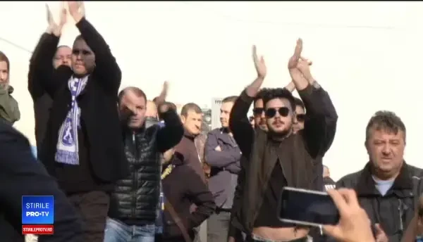 Ilie Balaci, plâns și aplaudat de mii de oameni. Hagi și Popescu au participat la înmormântare