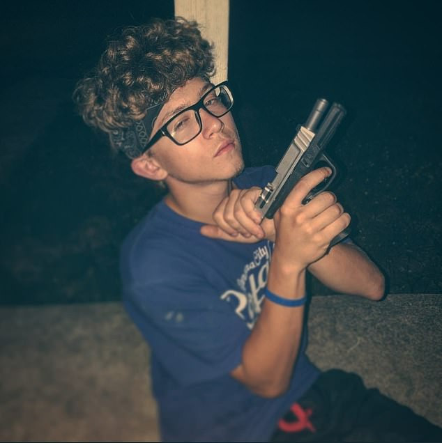 Un adolescent din SUA a fost bătut, umilit și amenințat cu moartea