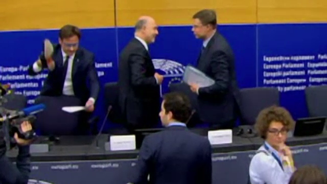 Gestul unui eurodeputat italian, după decizia CE de a respinge proiectul de buget al Italiei