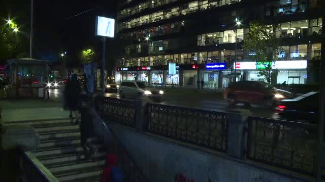 Bărbaţii care au scos pistolul într-o ceartă la metrou nu au fost încă prinşi