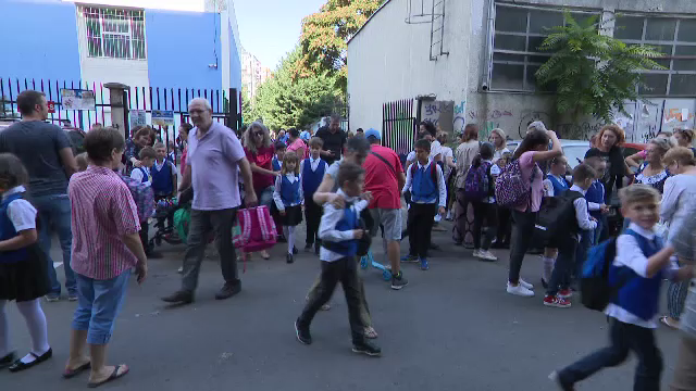 Primarul sectorului 5, unde o şcoală a ars şi alta s-a dărâmat: "Facem lucruri bune"