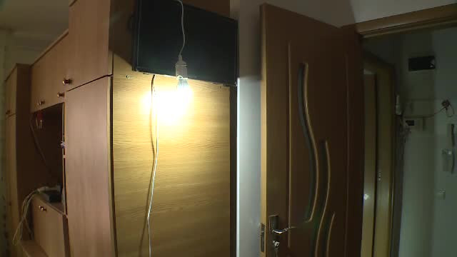Stau în frig şi întuneric şi se spală cu apă rece, în apartamente noi. Greşeala făcută în contract