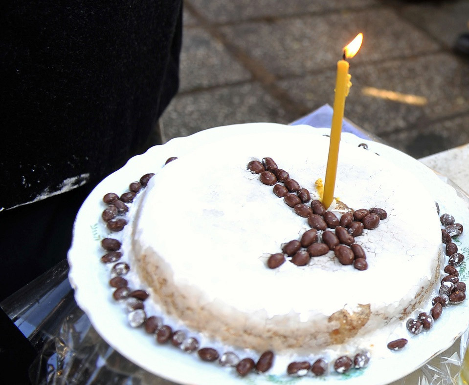 Coliva – tradiție, semnificație și rețeta pas cu pas. De ce se este desertul clasic pentru înmormântări și pomeniri