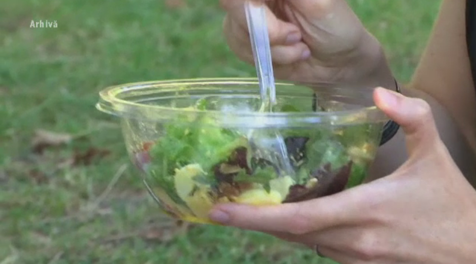 Paiele, tacâmurile, paharele şi farfuriile din plastic, interzise pe teritoriul UE