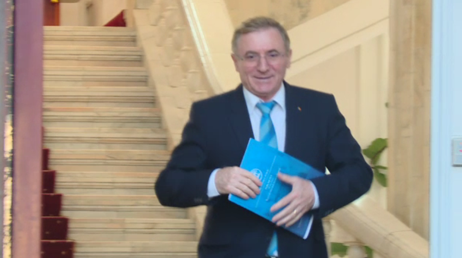 În ce condiții poate rămâne Augustin Lazăr procuror general al României până la finalizarea mandatului