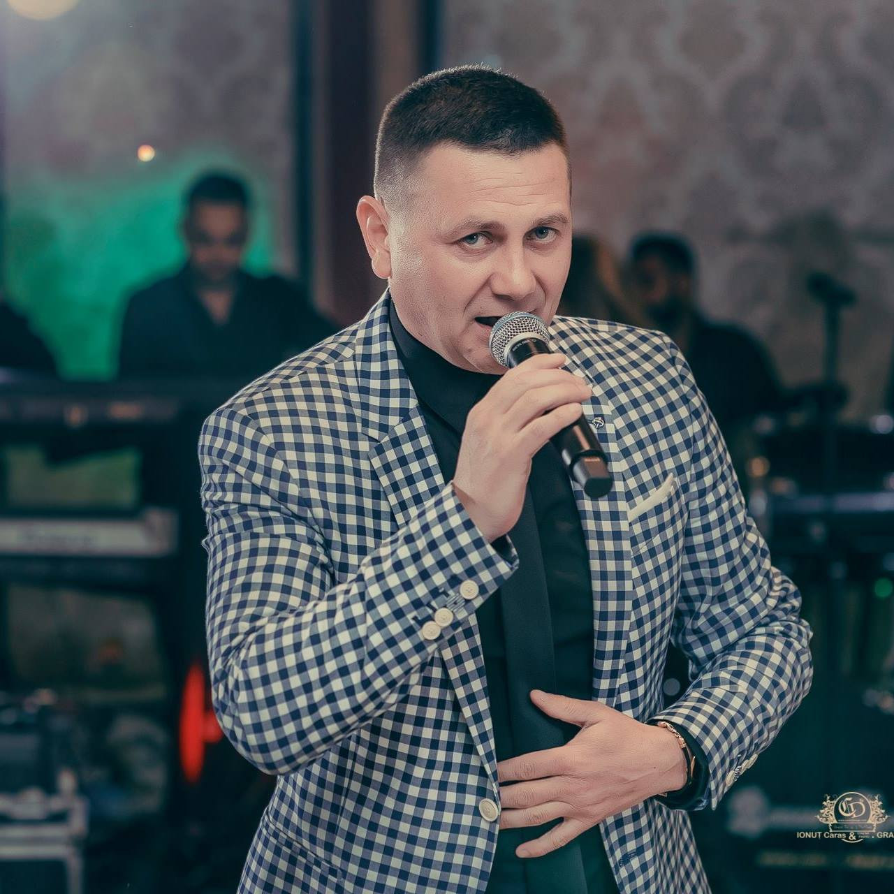 Un cântăreț din România a murit în timp ce mergea cu ATV-ul pe un drum privat