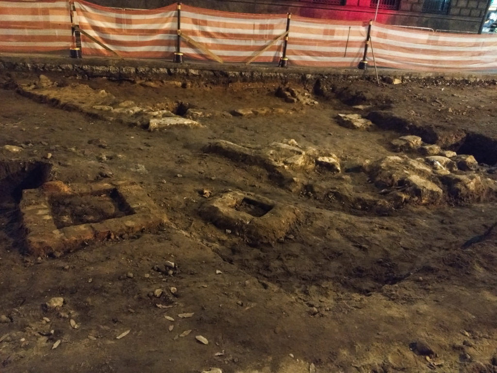 Arheologii mută un cimitir istoric, cu 40.000 de morminte, pentru o linie nouă de cale ferată, în Anglia