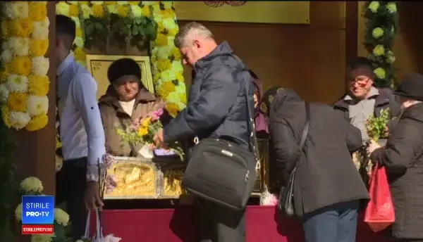 Pelerinaj cu zeci de mii de oameni de Sf. Dumitru, la Patriarhie. Mesajul unor tineri pentru preoți