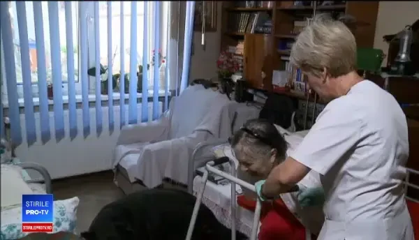 Bătrânii României, abandonați. Cazul Niculinei din Teleorman, la 81 de ani trăieşte singură cu un ajutor 120 lei