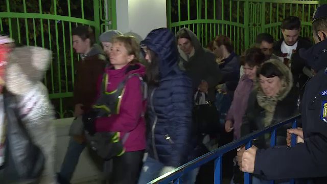 Mii de credincioși au așteptat toată noaptea să se închine la racla Sfântului Dimitrie, în Capitală