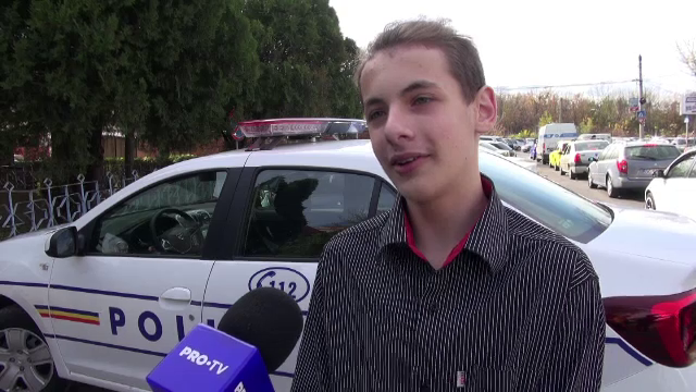 Adolescent de 14 ani, polițist pentru o zi în Bacău: ”Am vrut să învăț chestii diferite”