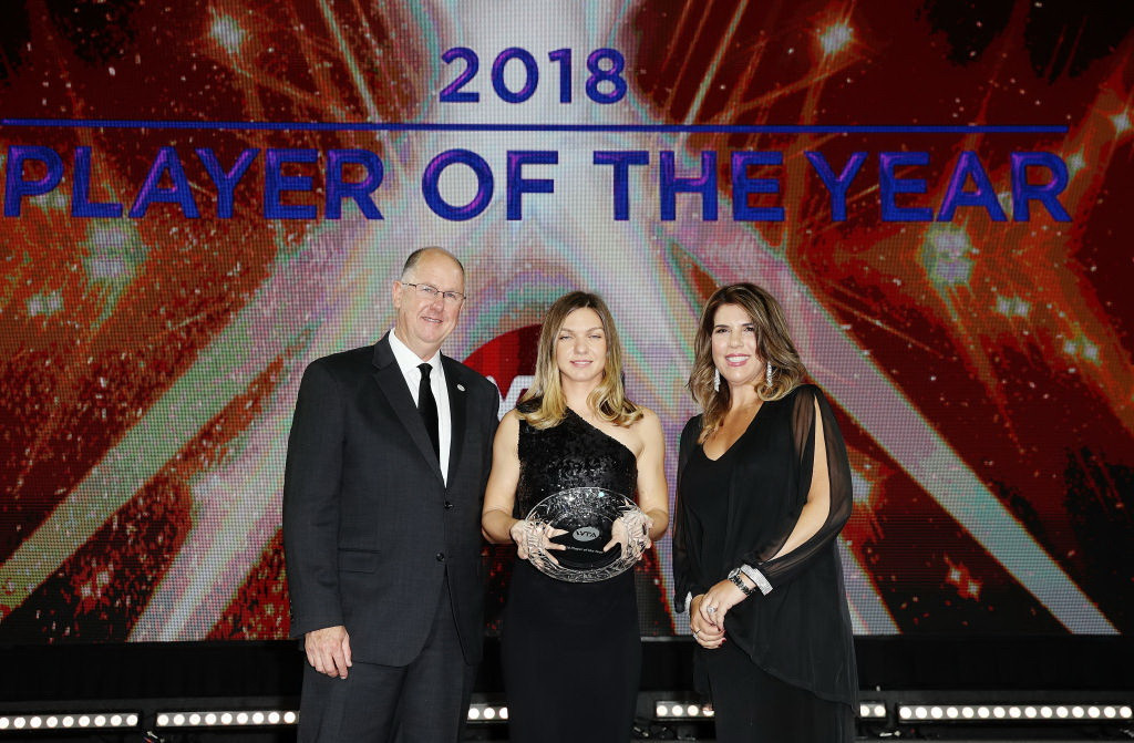 Simona Halep, prima jucătoare din lume care primește acest trofeu: ”Mă bucur să te onorez”