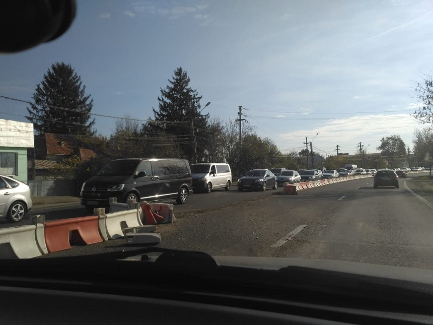 Cozi de maşini pe DN1 din cauza unui șofer care a pierdut controlul asupra volanului
