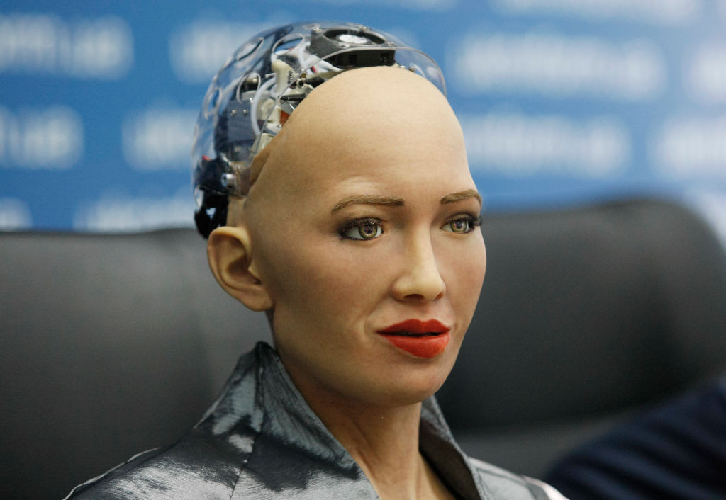 Robotul Sophia: ”Cred că oamenii sunt inteligențe artificiale cu abilități diferite”