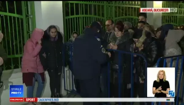 Mii de credincioși au așteptat toată noaptea să se închine la racla Sfântului Dimitrie, în Capitală