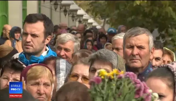 Pelerinaj de Sfântul Dumitru. Falși tămăduitori au ademenit credincioșii cu substanțe vindecătoare