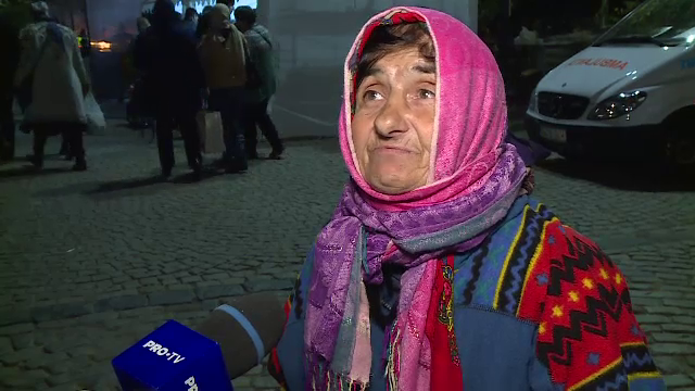 Coadă la moaştele Sfântului Dimitrie cel Nou. ”Am venit bolnavă, acum merg pe picioarele mele"