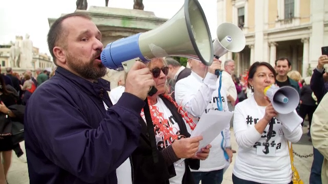 Protest cu 22.000 de oameni la Roma. Locuitorii, exasperați de mizerie: ”Vin mistreții să mănânce gunoaie”