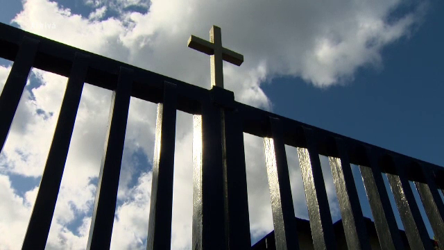 Irlandezii scot blasfemia din Codul Penal. Cazul actorului care a spus că ”Dumnezeu e rău și prost”